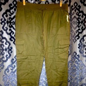 Aeropostale olive Capri pants